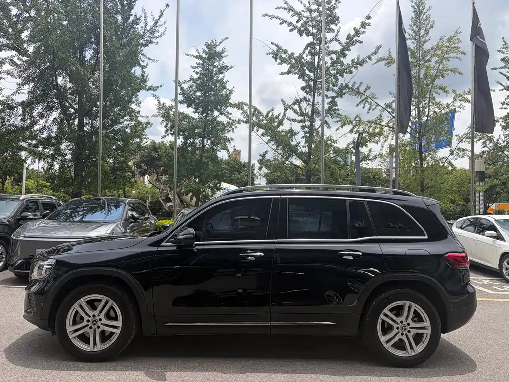 Mercedes-Benz GLB 2023
