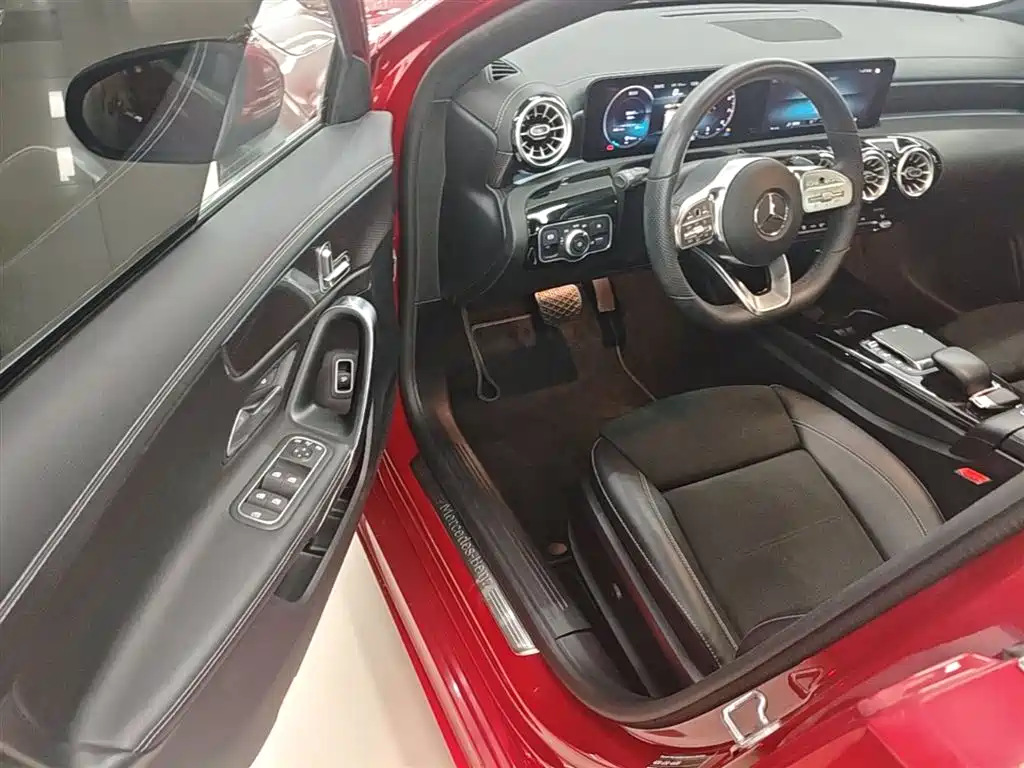 Mercedes-Benz A-Class 2023 — фото 16