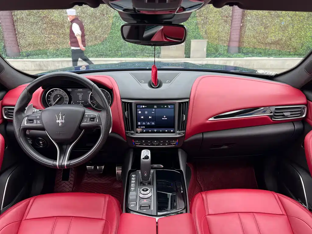 Maserati Levante 2023 — фото 15