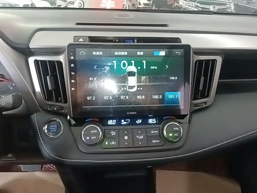 Toyota RAV4 2017 — фото 13