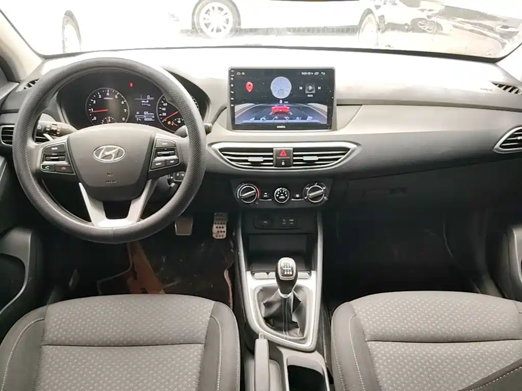 Hyundai Elantra 2017 — фото 10