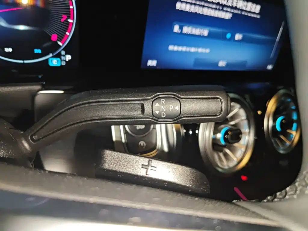 Mercedes-Benz GLB 2025