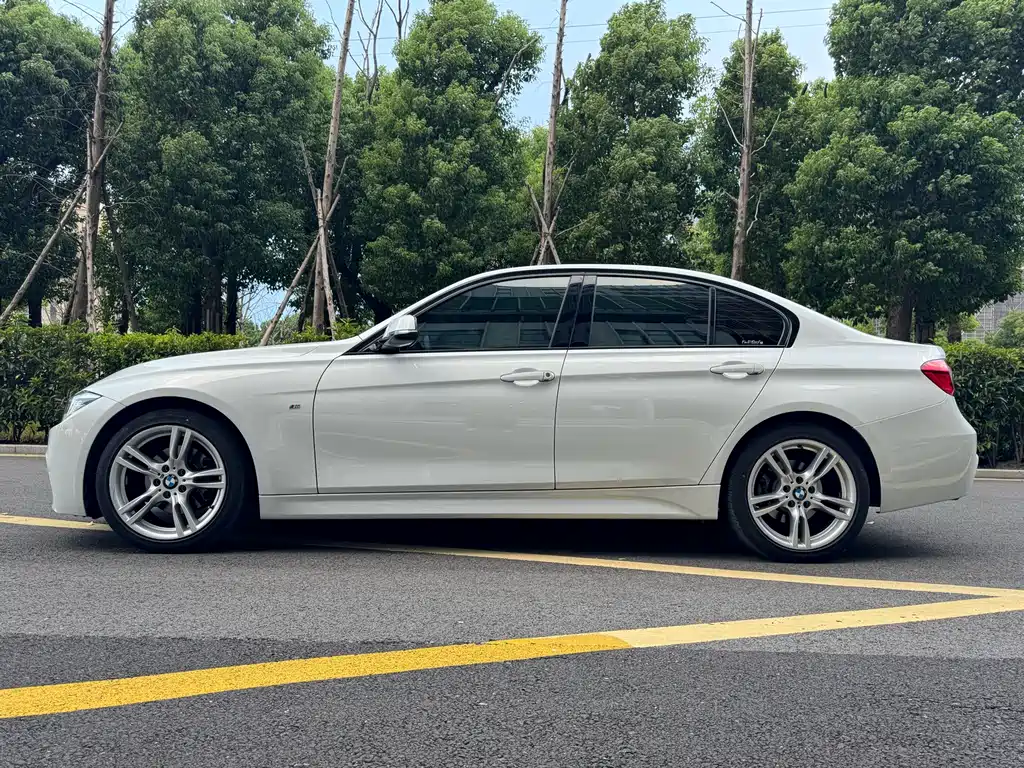 BMW 3 Series 2018 — фото 10