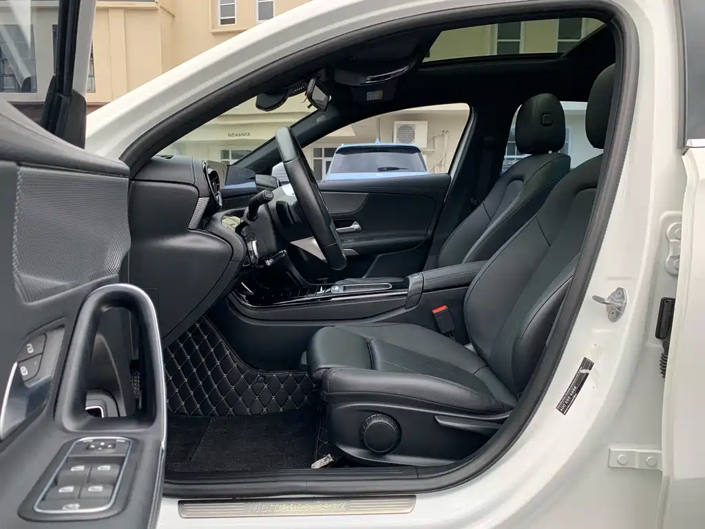 Mercedes-Benz A-Class 2024 — фото 13