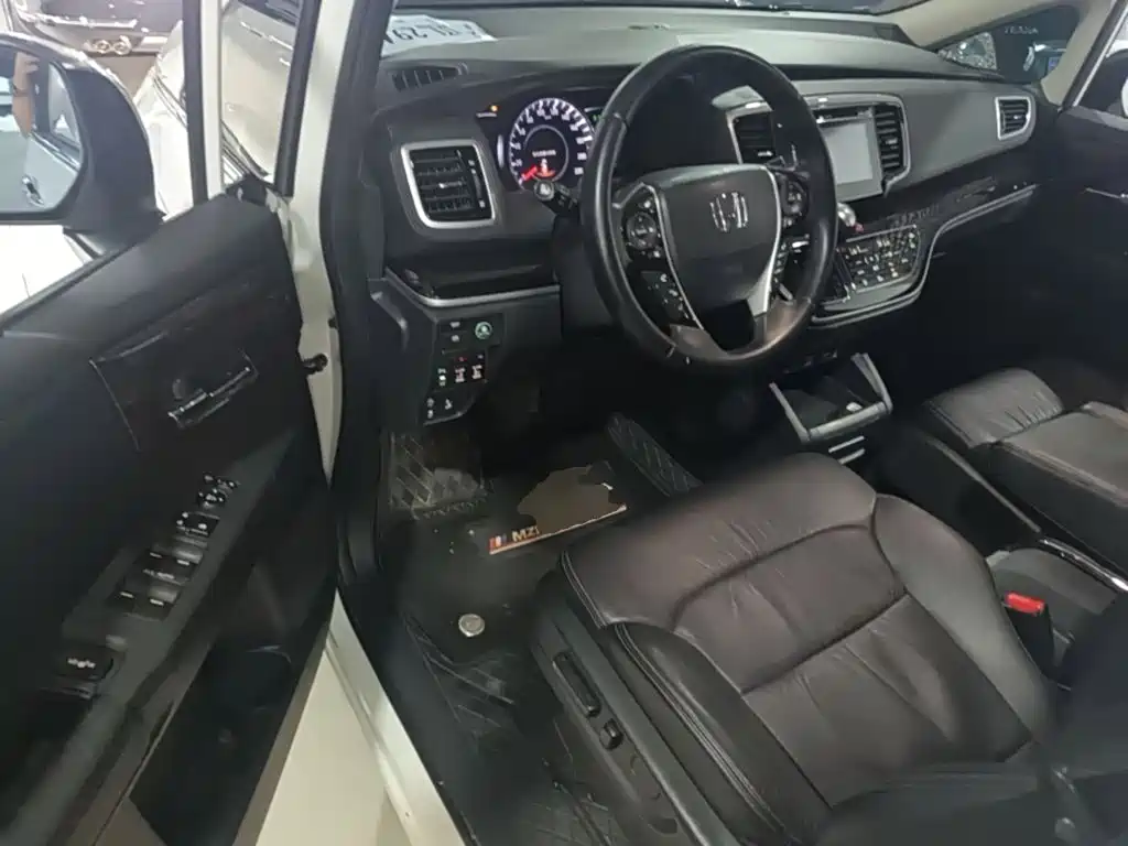 Honda Odyssey 2018 — фото 16
