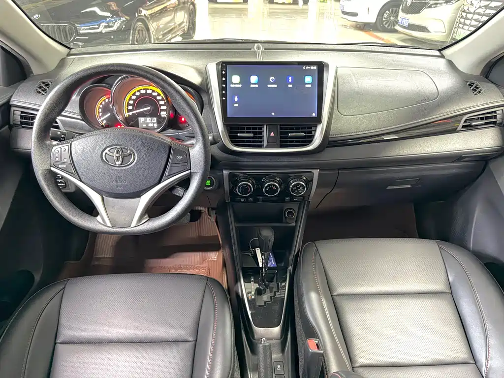 Toyota Yaris L 2022 — фото 11