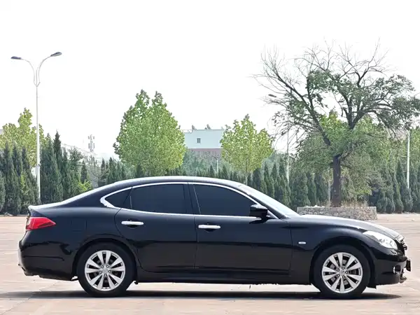 Infiniti M Series 2011