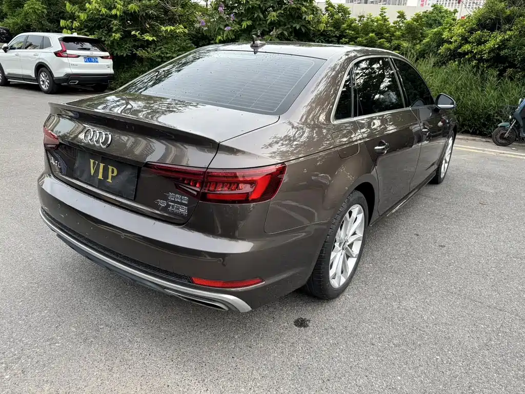 Audi A4L 2019 — фото 17