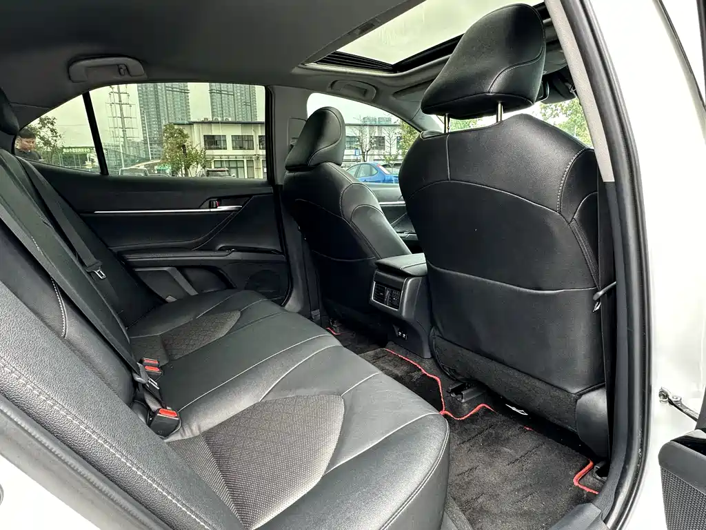 Toyota Camry 2022 — фото 11