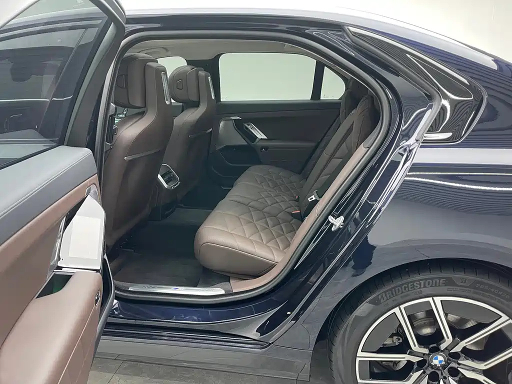 BMW 7 Series 2025 — фото 17