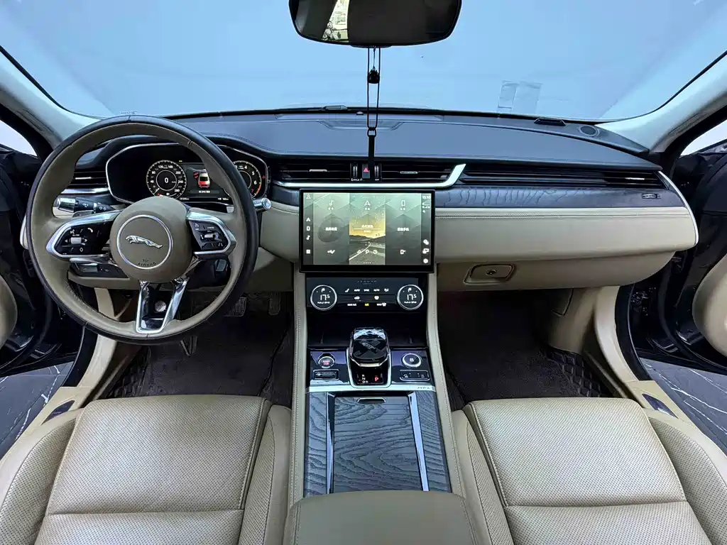 Jaguar XFL 2022 — фото 12