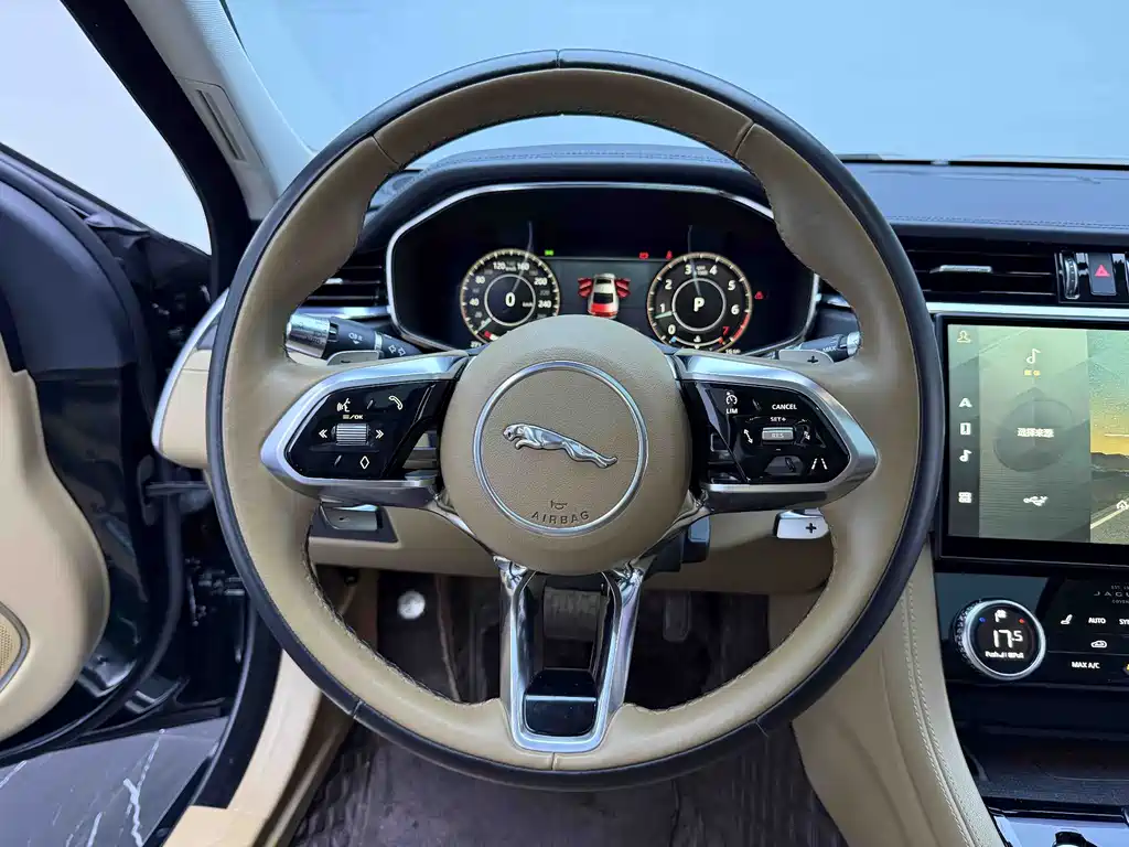 Jaguar XFL 2022 — фото 15