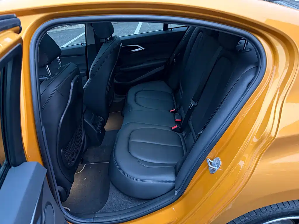 BMW 1 Series 2017 — фото 16