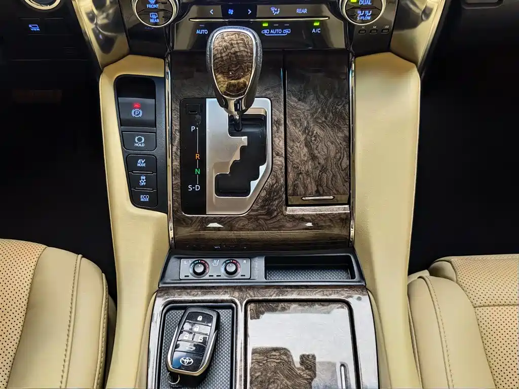 Toyota Alphard 2021 — фото 16