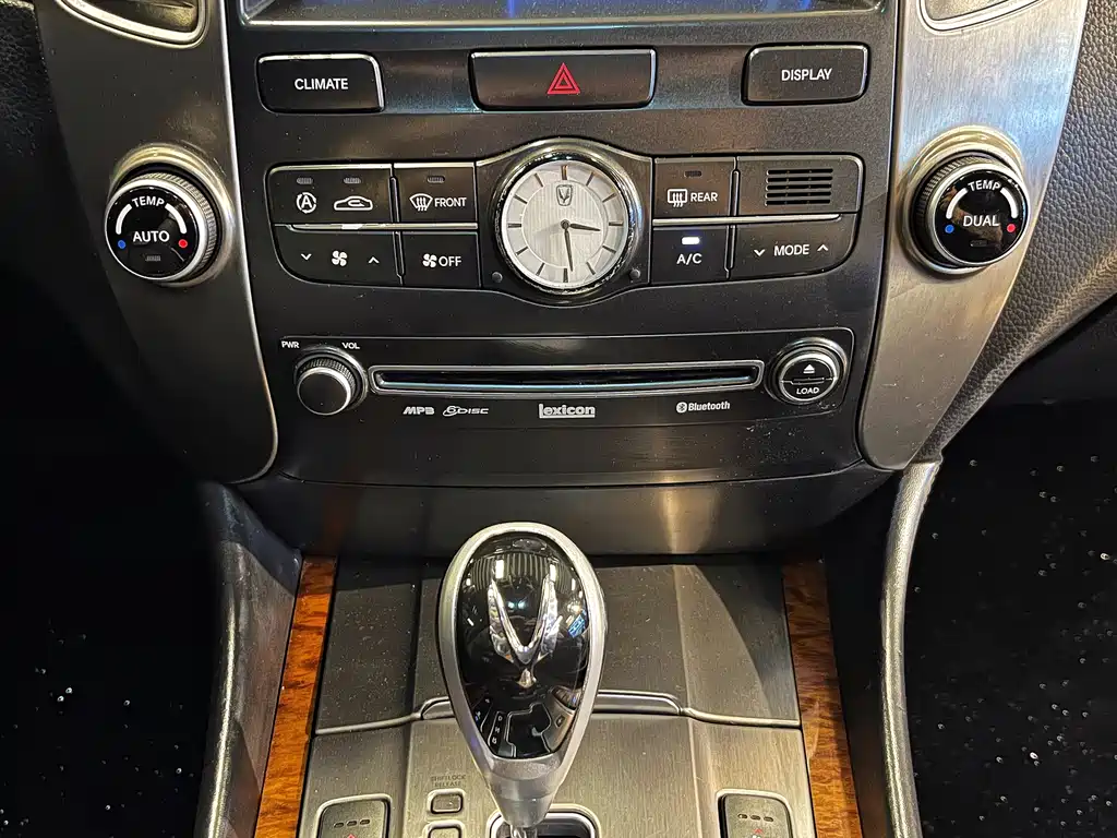 Hyundai Equus 2013 — фото 15
