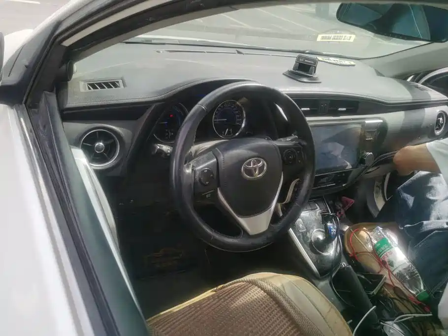 Toyota Corolla 2018 — фото 12