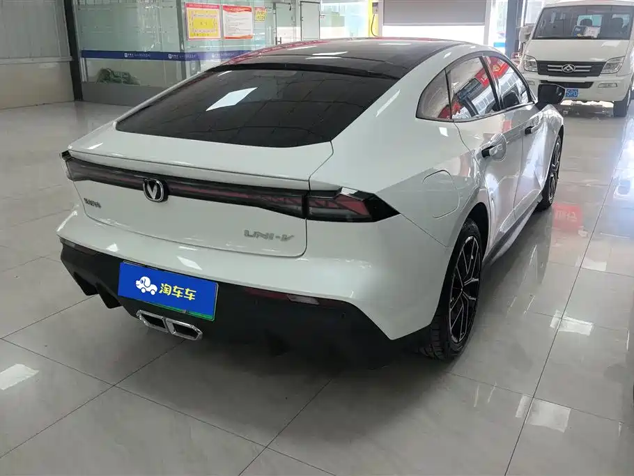 Changan UNI-V iDD 2025 — фото 3