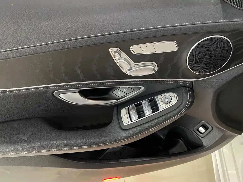 Mercedes-Benz C-Class 2019 — фото 17