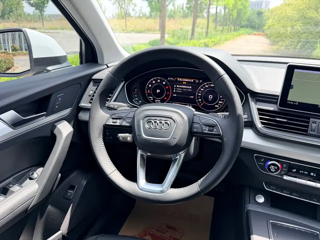 Audi Q5L 2020 — фото 11
