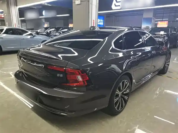 Volvo S90 2023