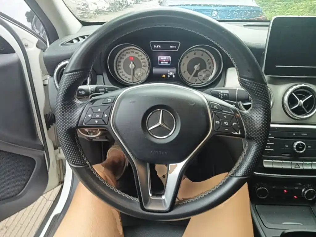 Mercedes-Benz GLA 2016 — фото 11