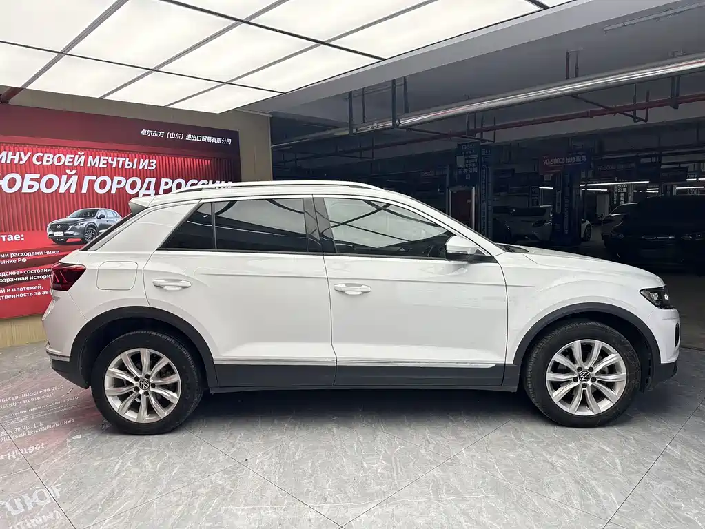 Volkswagen T-Roc 2023 — фото 4