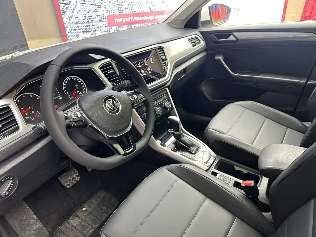 Volkswagen T-Roc 2023 — фото 10
