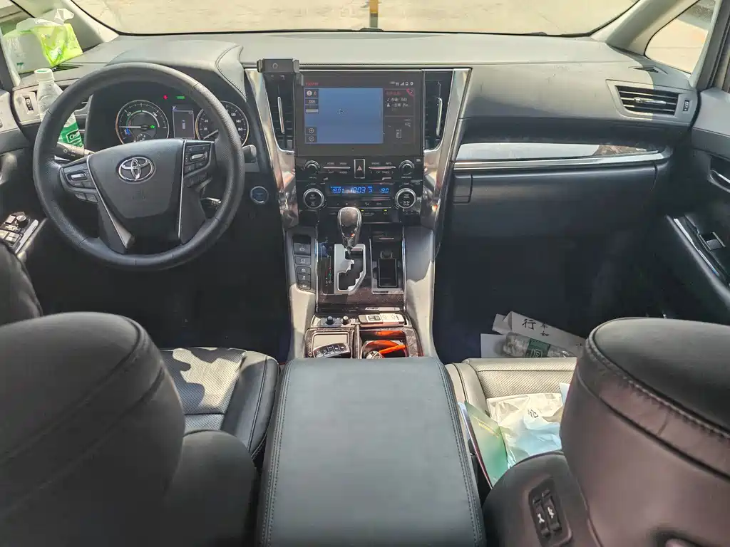 Toyota Alphard 2022 — фото 7