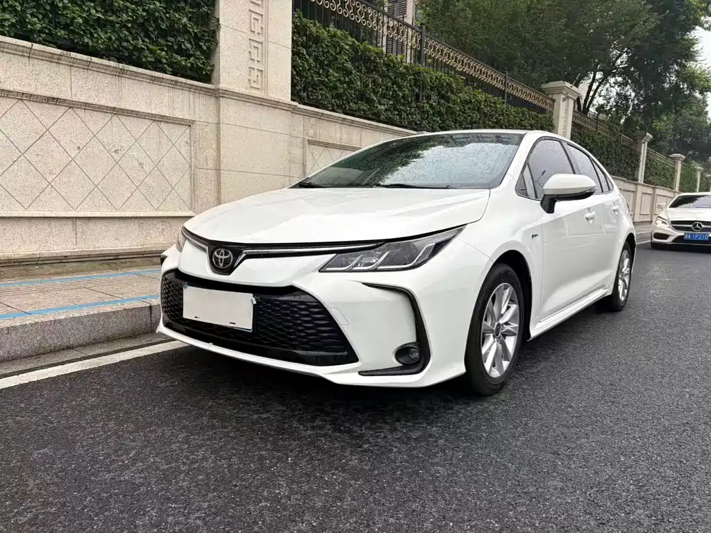 Toyota Corolla 2024 — фото 1