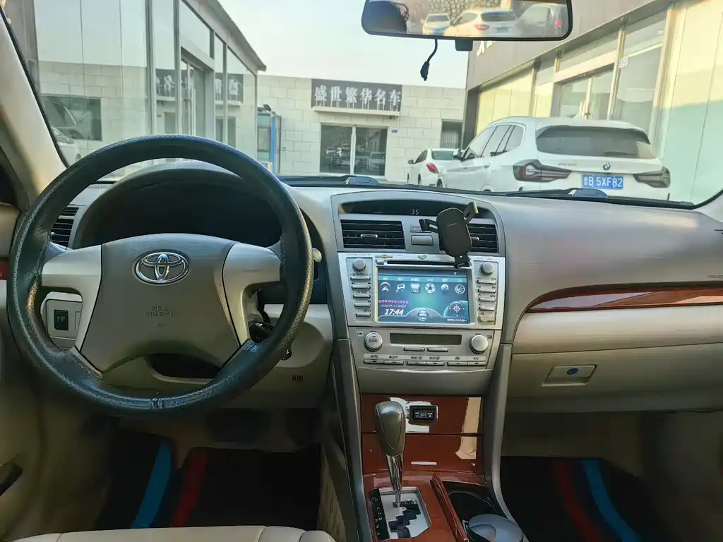 Toyota Camry 2015 — фото 8