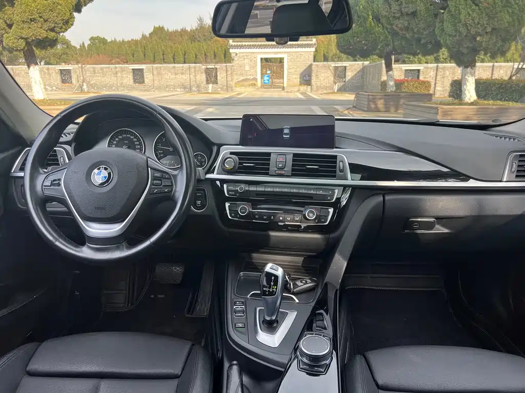 BMW 3 Series 2019 — фото 6