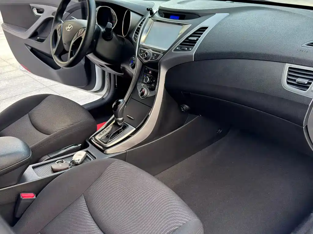 Hyundai Elantra 2015