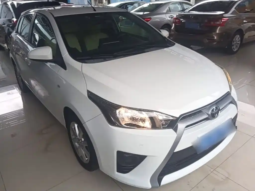 Toyota Yaris L 2015 — фото 4