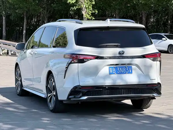 Toyota Granvia 2023