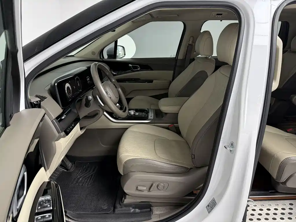Kia Carnival 2022 — фото 9