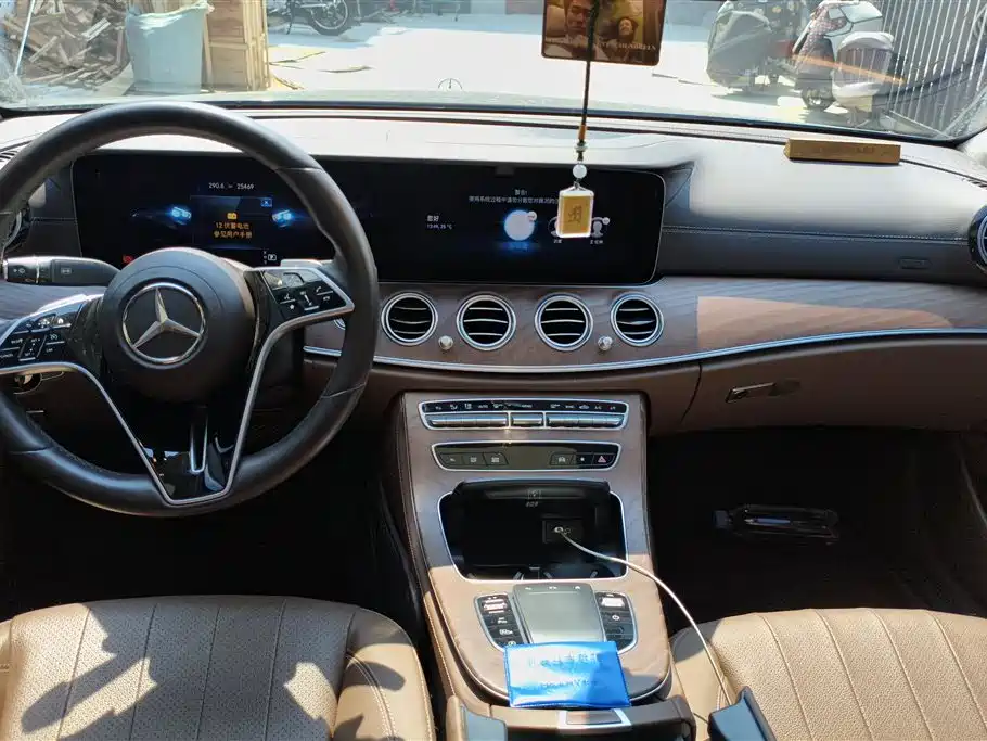 Mercedes-Benz E-Class 2023 — фото 12