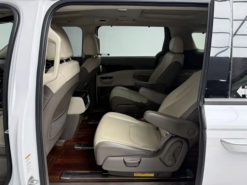 Kia Carnival 2022 — фото 11