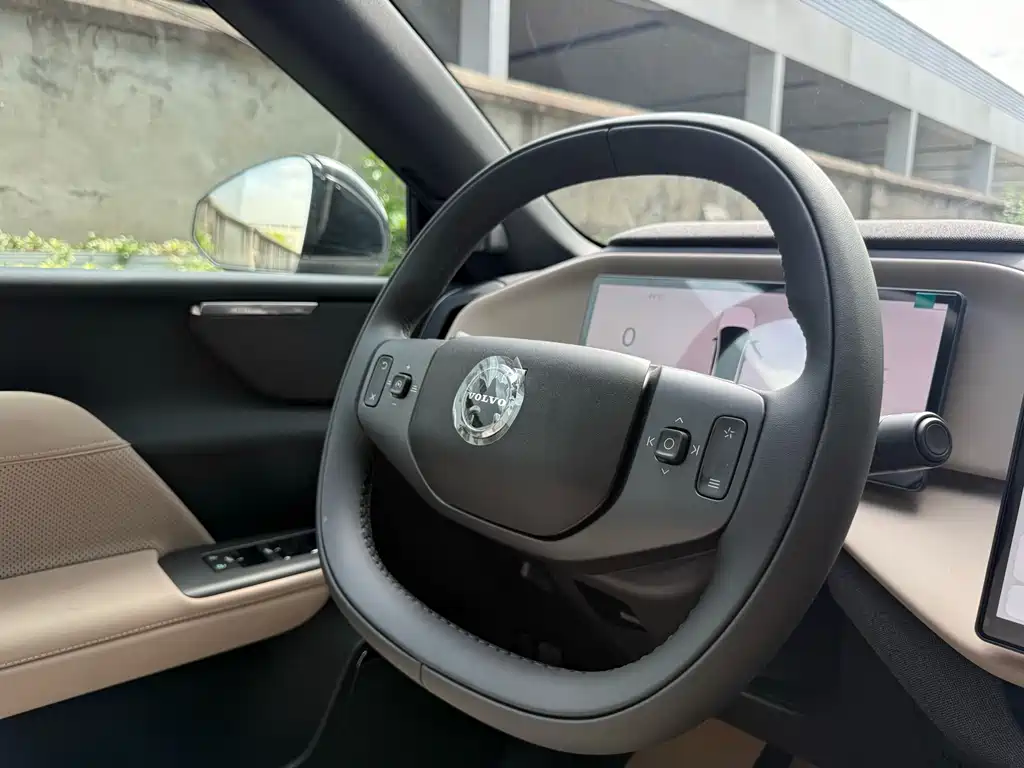 Volvo XC70 PHEV 2025 — фото 13