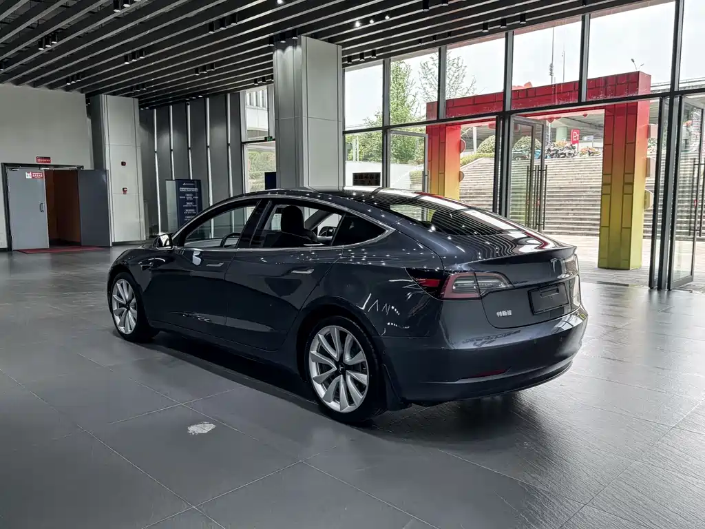 Tesla Model 3 2020 — фото 16