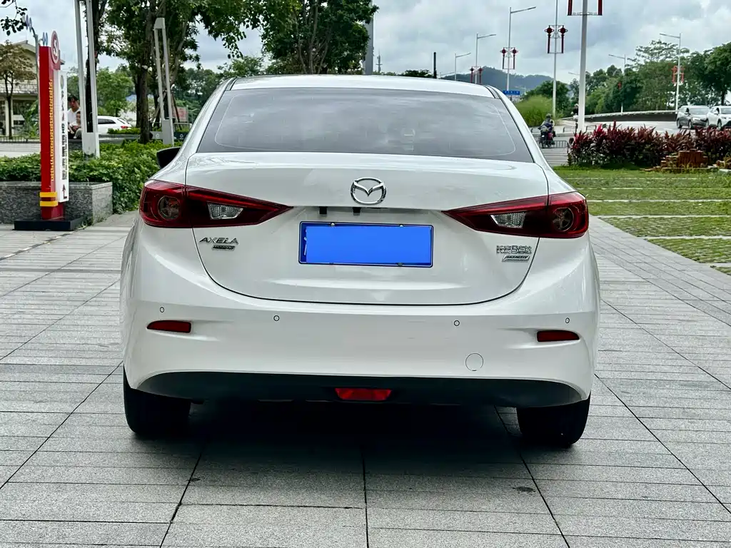Mazda 3 Axela 2018 — фото 4