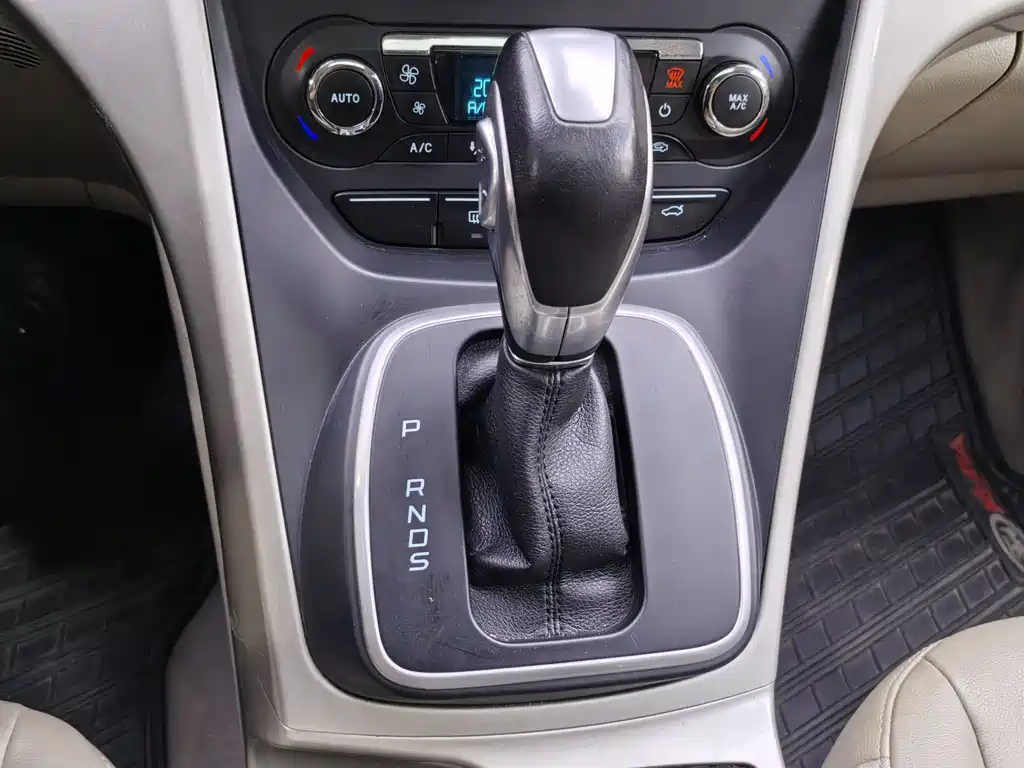 Ford Kuga 2013 — фото 24