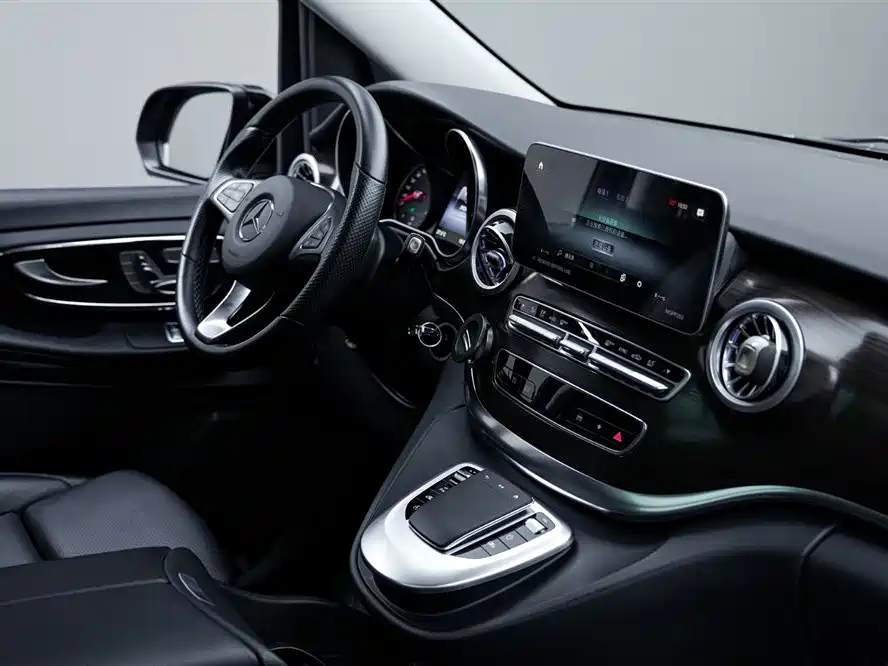 Mercedes-Benz V-Class 2024 — фото 18