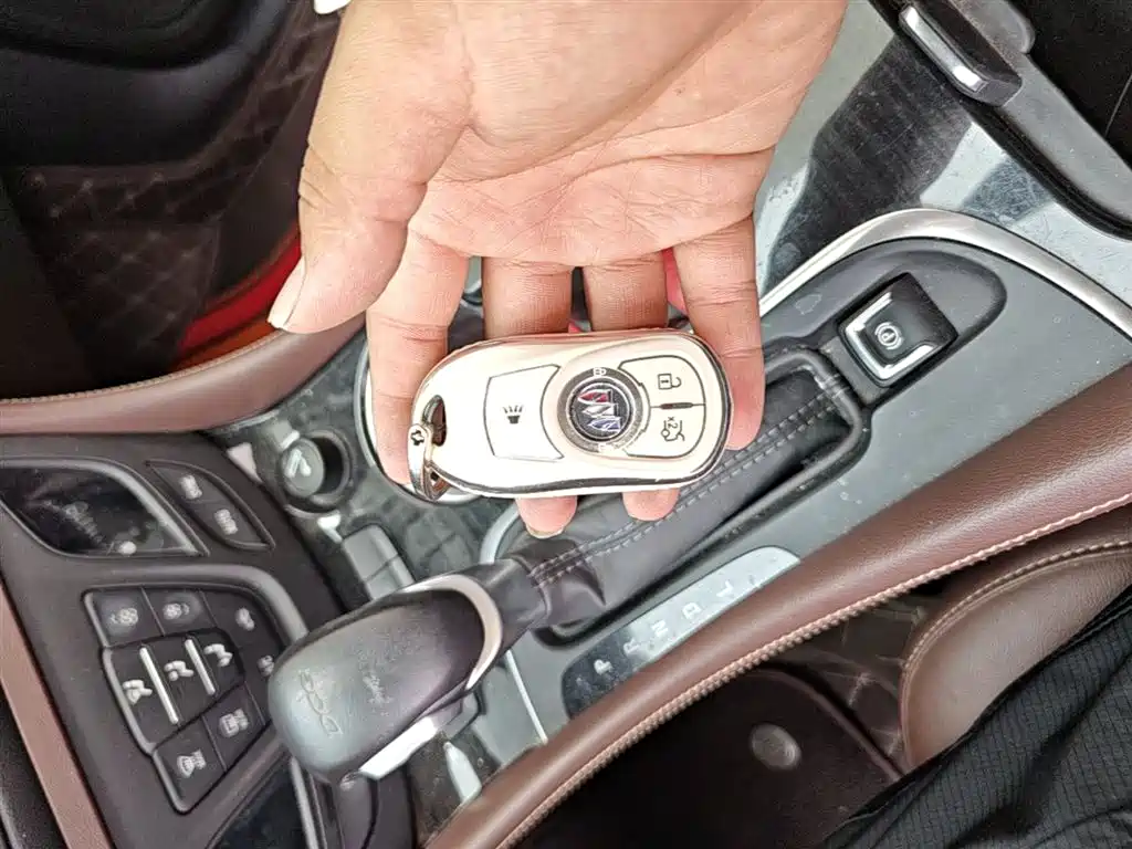 Buick Envision Plus 2020 — фото 9