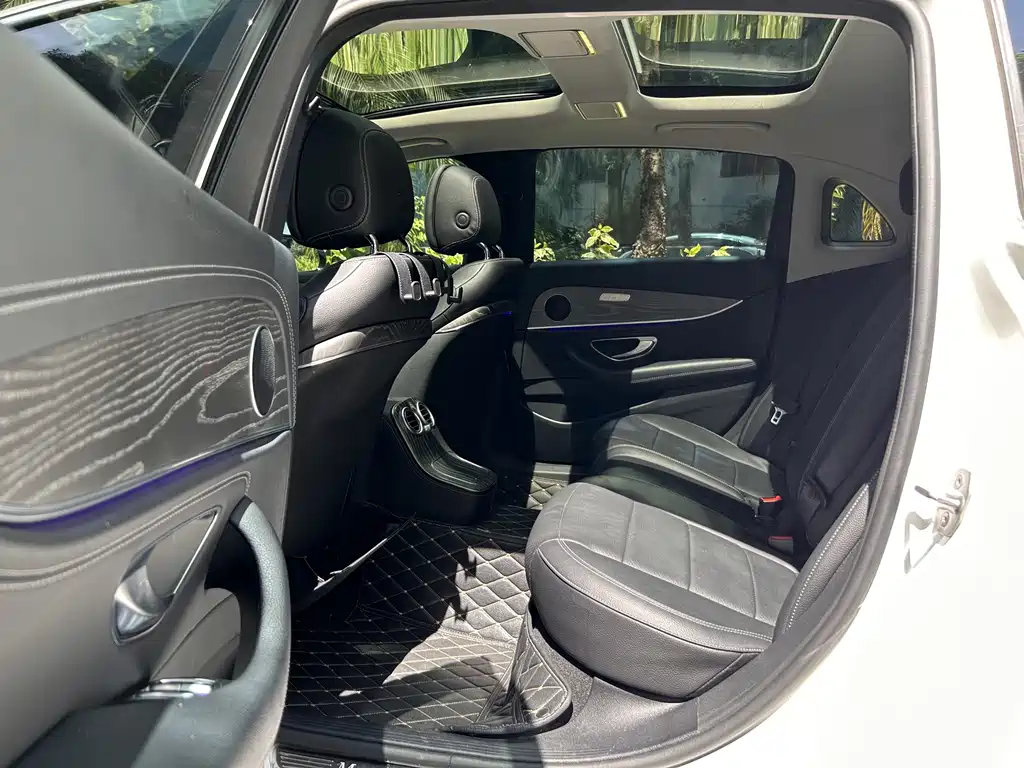 Mercedes-Benz E-Class 2022