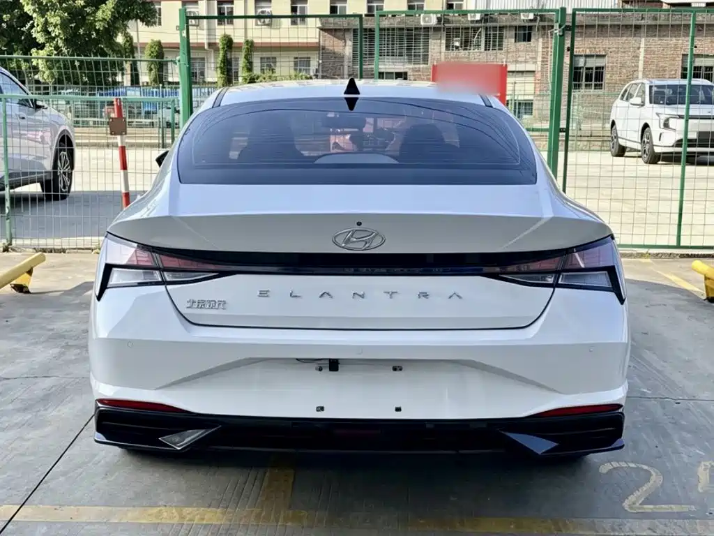 Hyundai Elantra 2022 — фото 23
