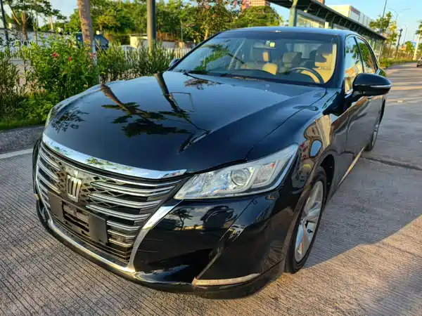 Toyota Crown 2015