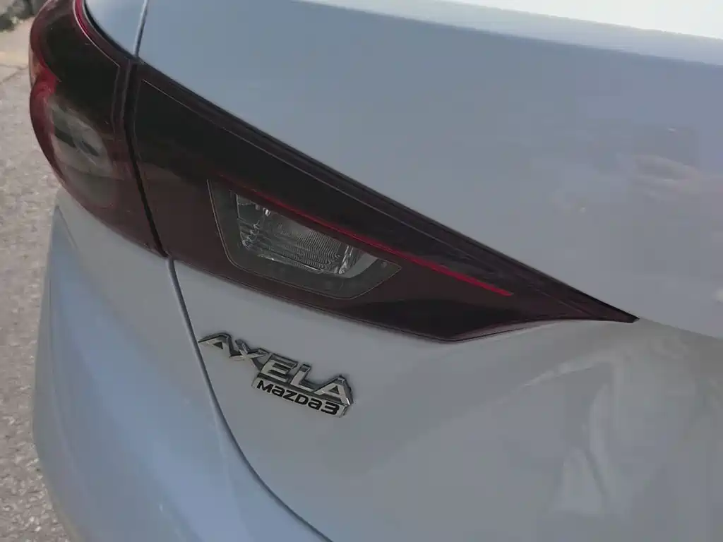 Mazda 3 Axela 2016 — фото 12