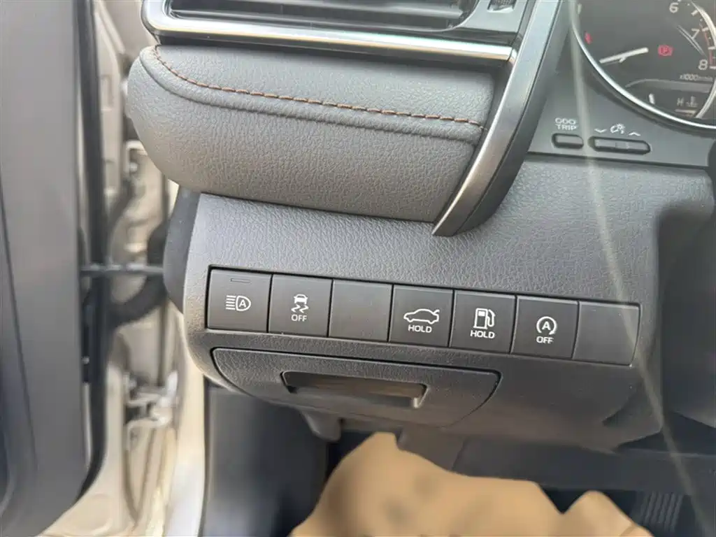 Toyota Camry 2019 — фото 15
