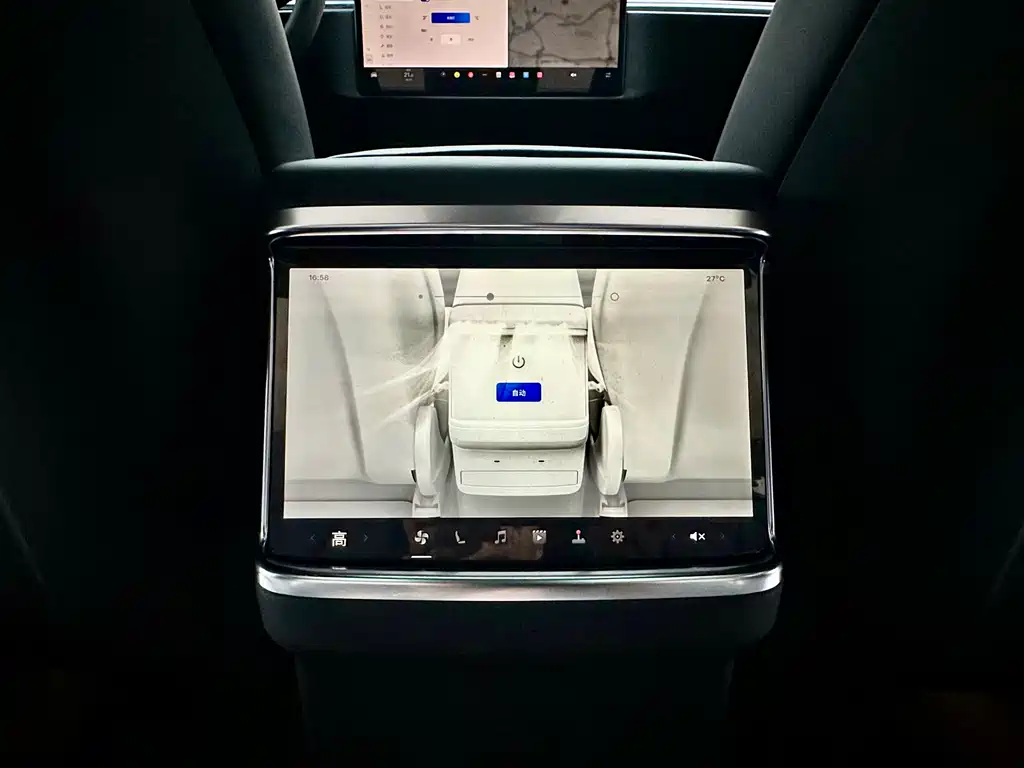 Tesla Model X 2023 — фото 11