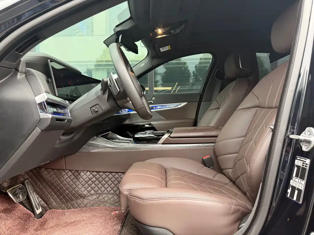 BMW 7 Series 2023 — фото 11
